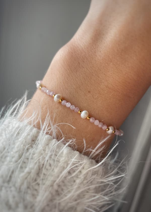 Kunzit og perle armbånd
