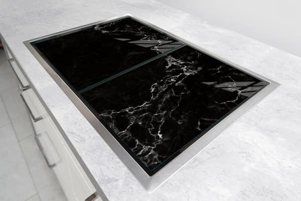 GLASBESKYTTELSESPLADE TIL KOMFUR 85x52 MARMOR