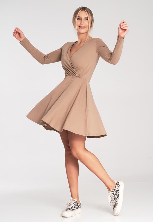 Omlottklänning utsvängd beige storlek M