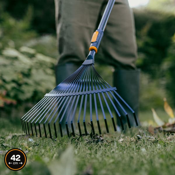 FISKARS ONECLICK Lehtiharavan pää 42 cm + varsi 161 cm