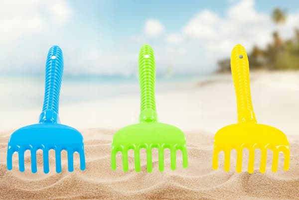 Farvede strandkrattor til sandkasse til børn