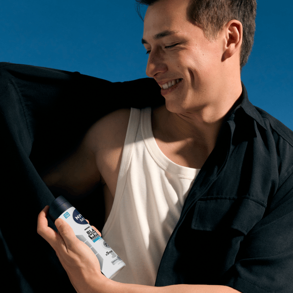 NIVEA MEN Black&White Fresh antiperspirant spray til mænd 72 timer 200 ml