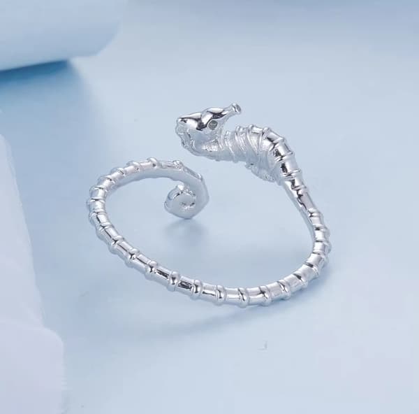 Anillo de plata ajustable con caballito de mar en plata 925