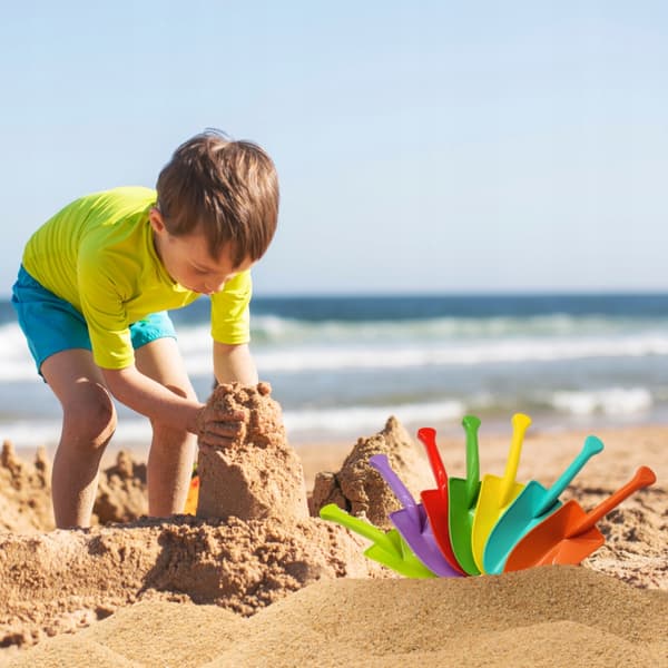 SET MED 10 FÄRGGLADA SANDSPADAR 27 CM SOLID strandspade
