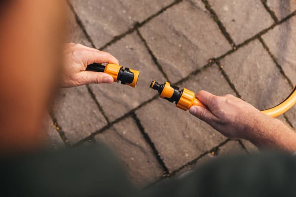 FISKARS Nippel til tilslutning af haveslanger til vanding, universal
