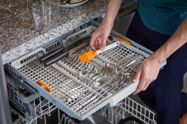 FISKARS FUNCTIONAL FORM Silikonköksborste för stekpannor, olja, kakor