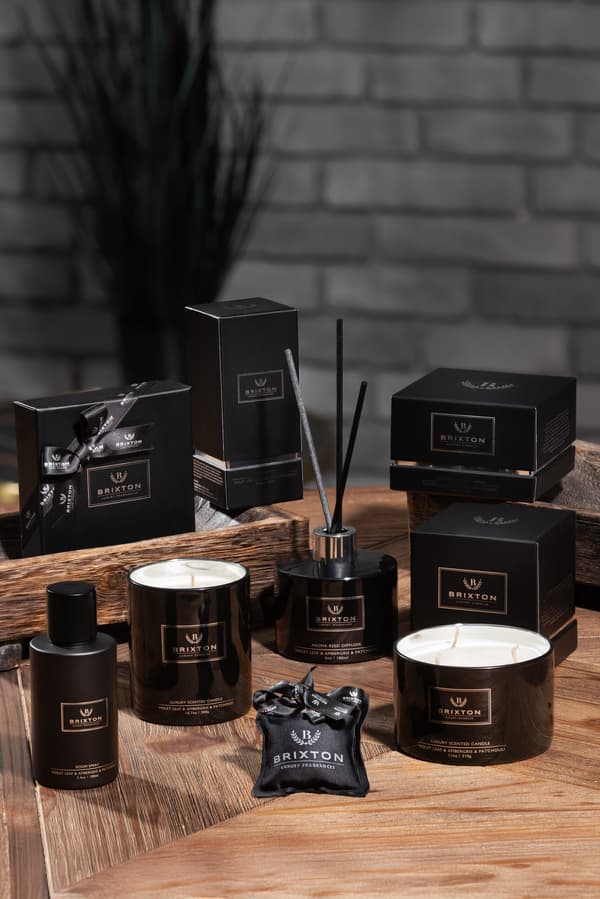 BRIXTON Doftljus 310g Violblad & Ambra & Patchouli Dofter