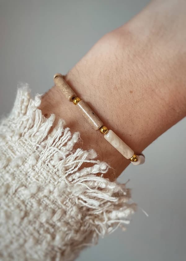 Elastisk armbånd lavet af jaspis