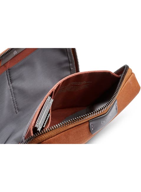 Bellroy Tech Kit Compact - mobiililisävarusteiden järjestäjä (pronssi)
