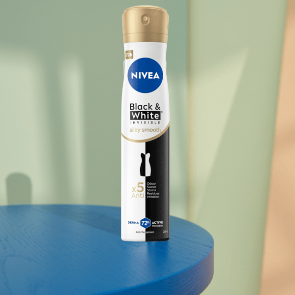 Nivea Black&White Invisible Silky Smooth Antiperspirant Spray 72h 200ml