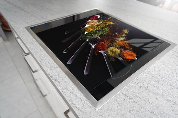 SKÄRBRÄDA I GLAS 52x40 KRYDDOR
