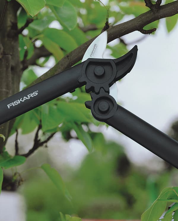 Fiskars PowerGear tosiddet hækksaks til hårde grene