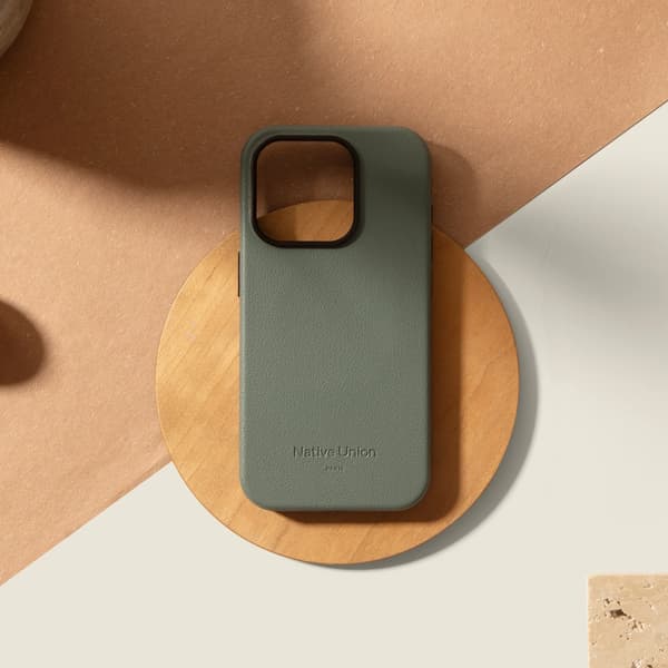 Native Union Active Case - etui til iPhone 16 Pro kompatibelt med MagSafe (skifergrøn)