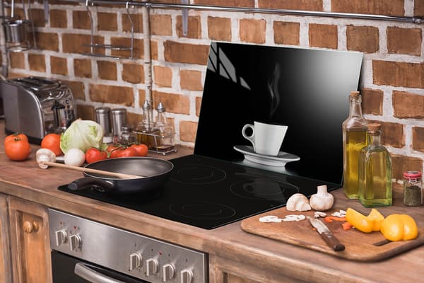 GLASBESKYTTELSESPLADE TIL KOMFUR 70x52 KAFFE