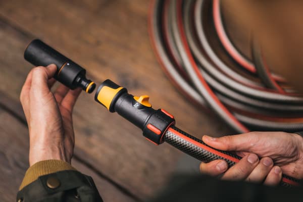 Fiskars Fibercomp Snabbkoppling med Ventil Sprinklerslangkoppling 19mm