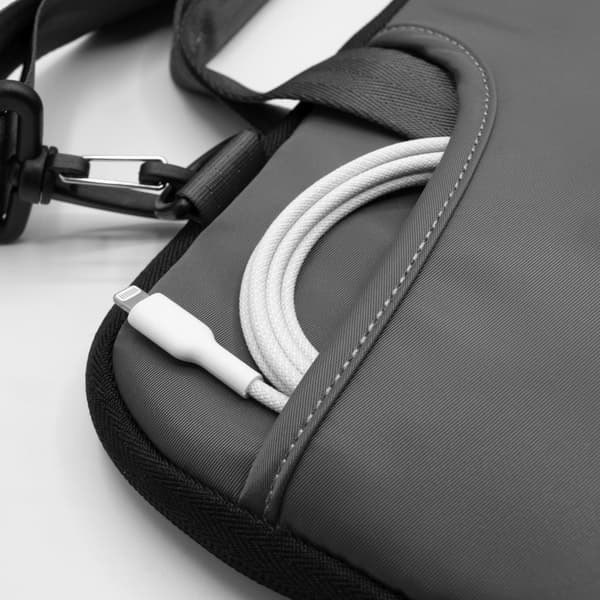 SleevePro skulderremstaske til MacBook-bærbare computere op til 14" - Sort