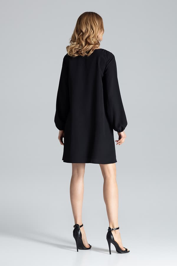 Svart oversized klänning med V-ringning storlek S/M