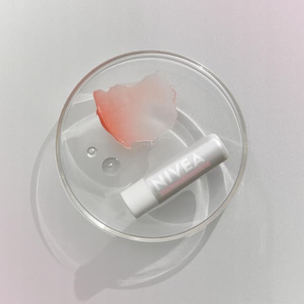 Nivea Hyaluron Lip Moisture Plus rosefugtigmakende læbebalsam 5,2 g