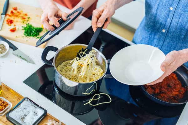 FISKARS FUNCTIONAL FORM Spaghetti Serveringsske