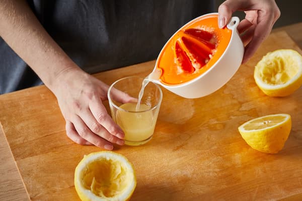 FISKARS FUNCTIONAL FORM Manuel citruspresser til citroner
