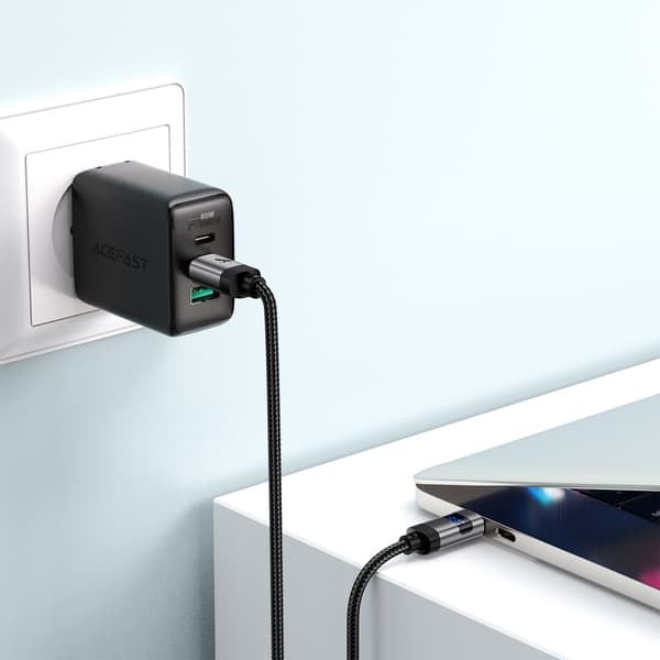 USB-C - USB-C kabel med display 480Mb/s 66W 1,2m - sort