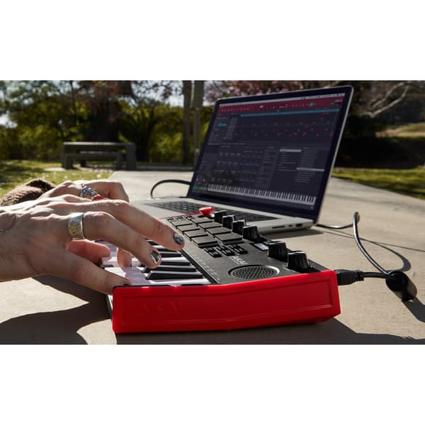 AKAI MPK MINI PLAY 3 - Mini keyboard controller