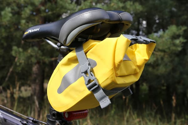Blå cykelsadelväska