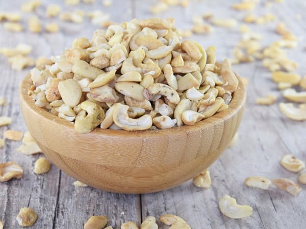 Cashewnødder i halve (500g) - MIGOgroup
