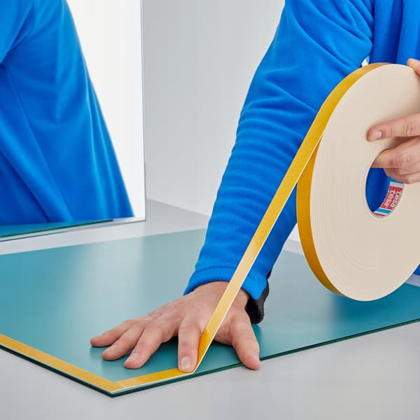 tesa PRO peilien kiinnitysteippi 1,5 m