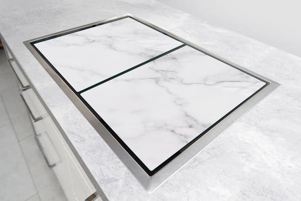 GLASBESKYTTELSESPLADE TIL KOMFUR 85x52 MARMOR