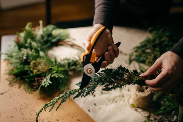 FISKARS SOLID Puutarhaleikkurit tuoreille versoille, terävät P341
