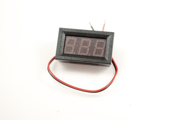 3,3V til 30V DC blå LED panel voltmeter