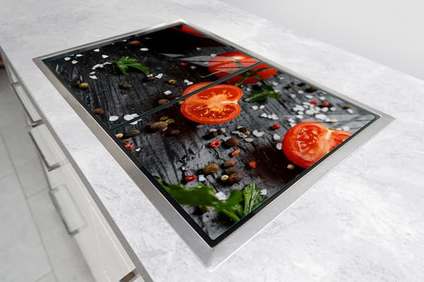 GLASSKYDDSPLÅT FÖR SPIS 85x52 TOMAT