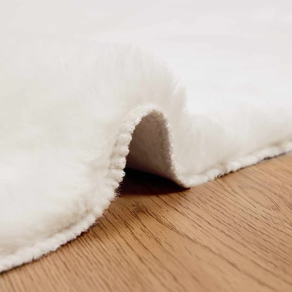 Halkfri matta i konstgjord kaninfäll OLITE Gräddvit Polyester