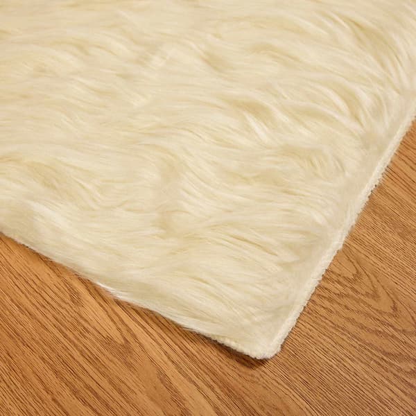 Fuskfäll matta TAFALLA Gräddvit 80 x 150 cm Polyester