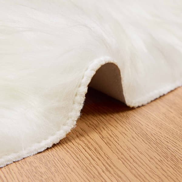 Fuskfäll matta TAFALLA Vit Ø 100 cm Polyester