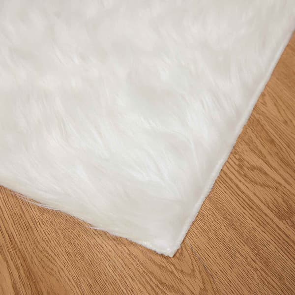 Fuskfäll matta TAFALLA Vit 160 x 160 cm Polyester
