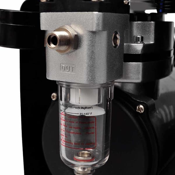 Airbrush med kompressor och 3 färgsprutor