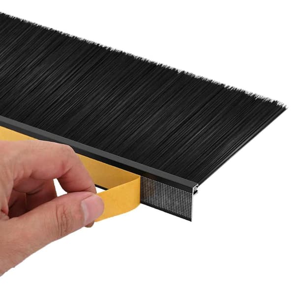 Självhäftande dörrborstlist 2 pcs Svart 100 cm