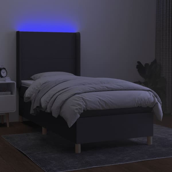 Ramsäng med madrass & LED mörkgrå 100x200 cm tyg