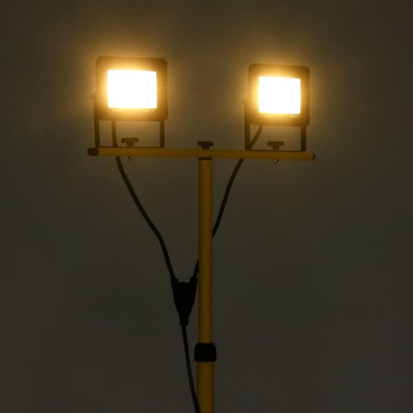 Strålkastare med stativ 2x30 W LED varmvit