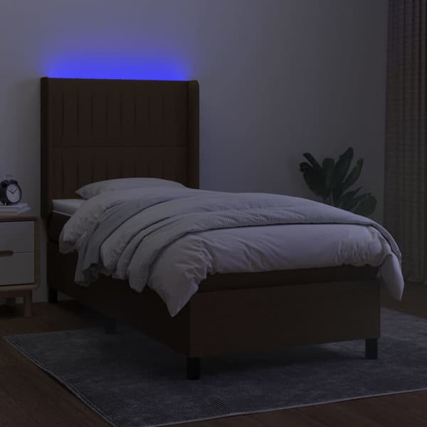 Ramsäng med madrass & LED mörkbrun 90x200 cm tyg