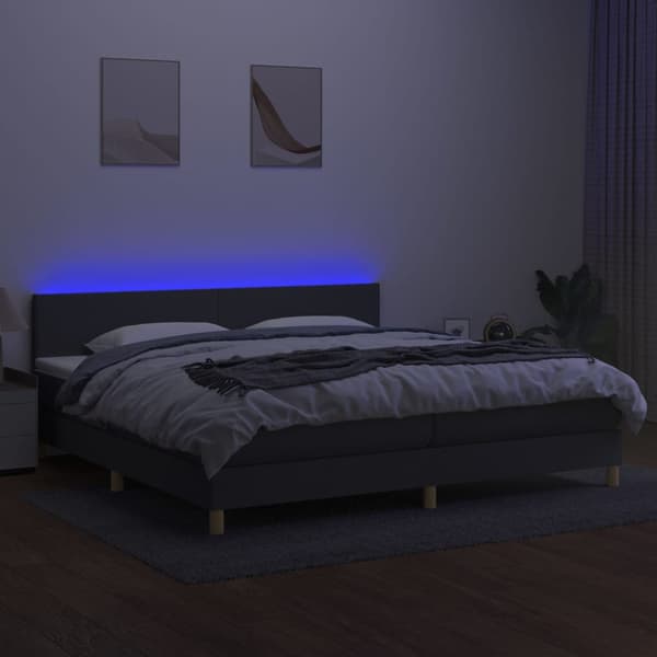 Ramsäng med madrass & LED mörkgrå 200x200 cm tyg