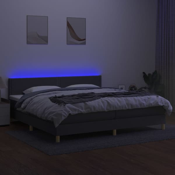 Ramsäng med madrass & LED mörkgrå 200x200 cm tyg