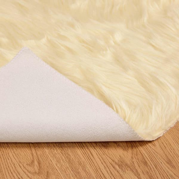 Fuskfäll matta TAFALLA Gräddvit 160 x 160 cm Polyester