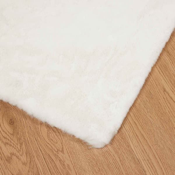 Halkfri matta i konstgjord kaninfäll OLITE Gräddvit Polyester