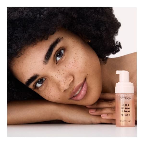 Catrice - Mousse Foundation Soft Glam -