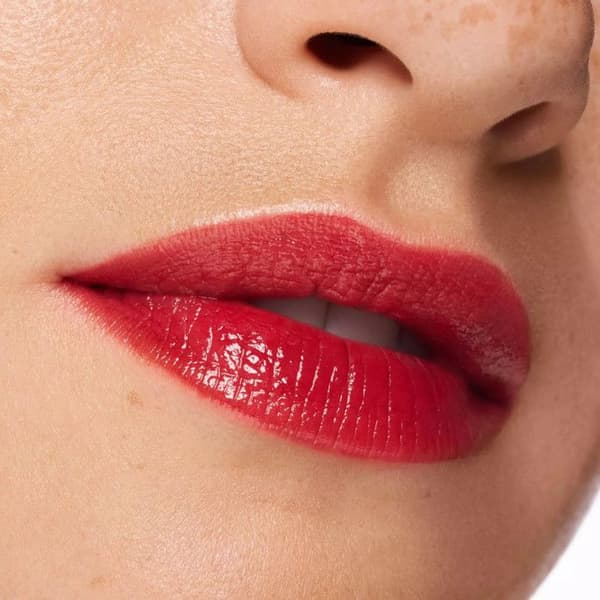 Essence - Hydra Kiss Läppfärg - 04 Classy Red