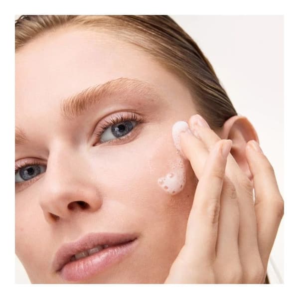 Catrice - Mousse Foundation Soft Glam -
