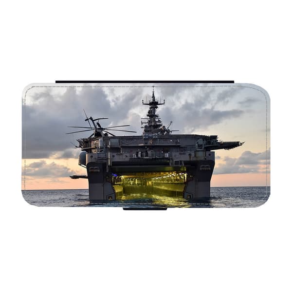 Til Samsung Galaxy S21 FE: Amphibious Assault Ship Flippetui